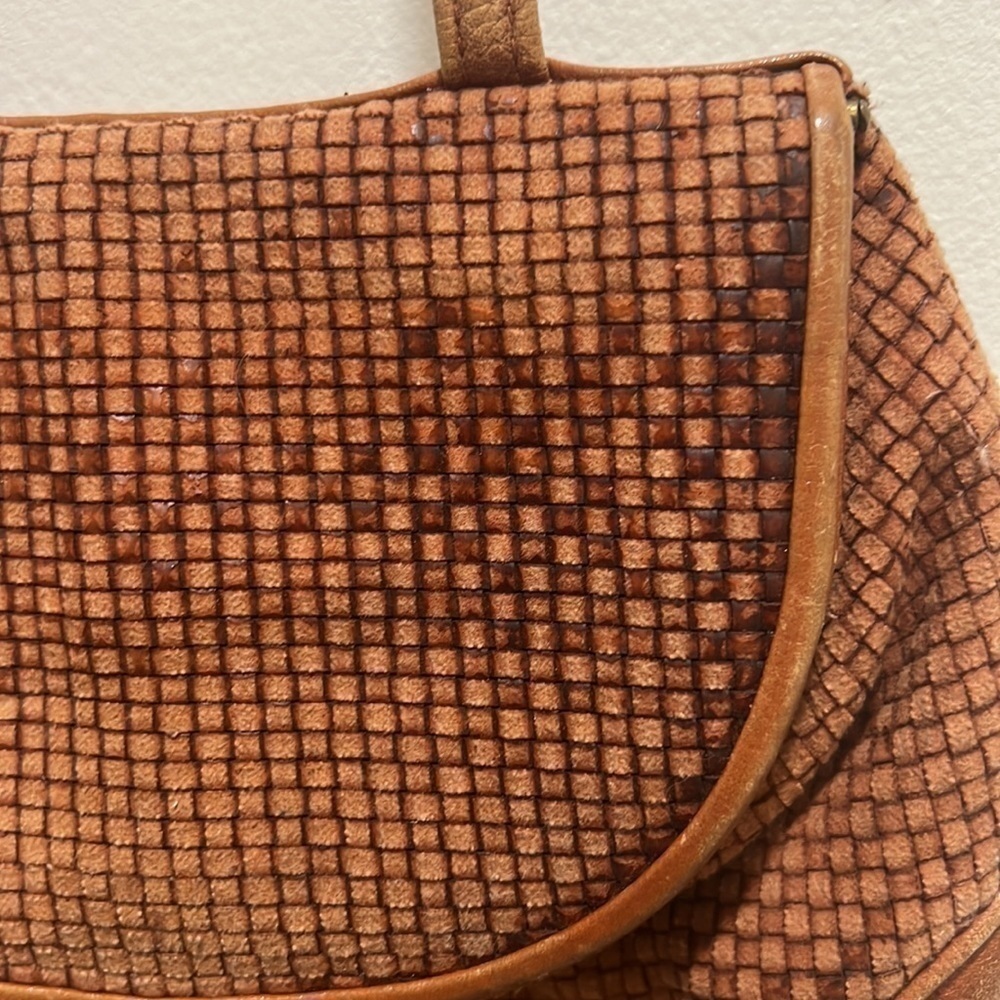𝅺VINTAGE Ellen Tracy Linda Allard Shoulder Bag Woven Leather Snap Closure - Picture 3 of 12